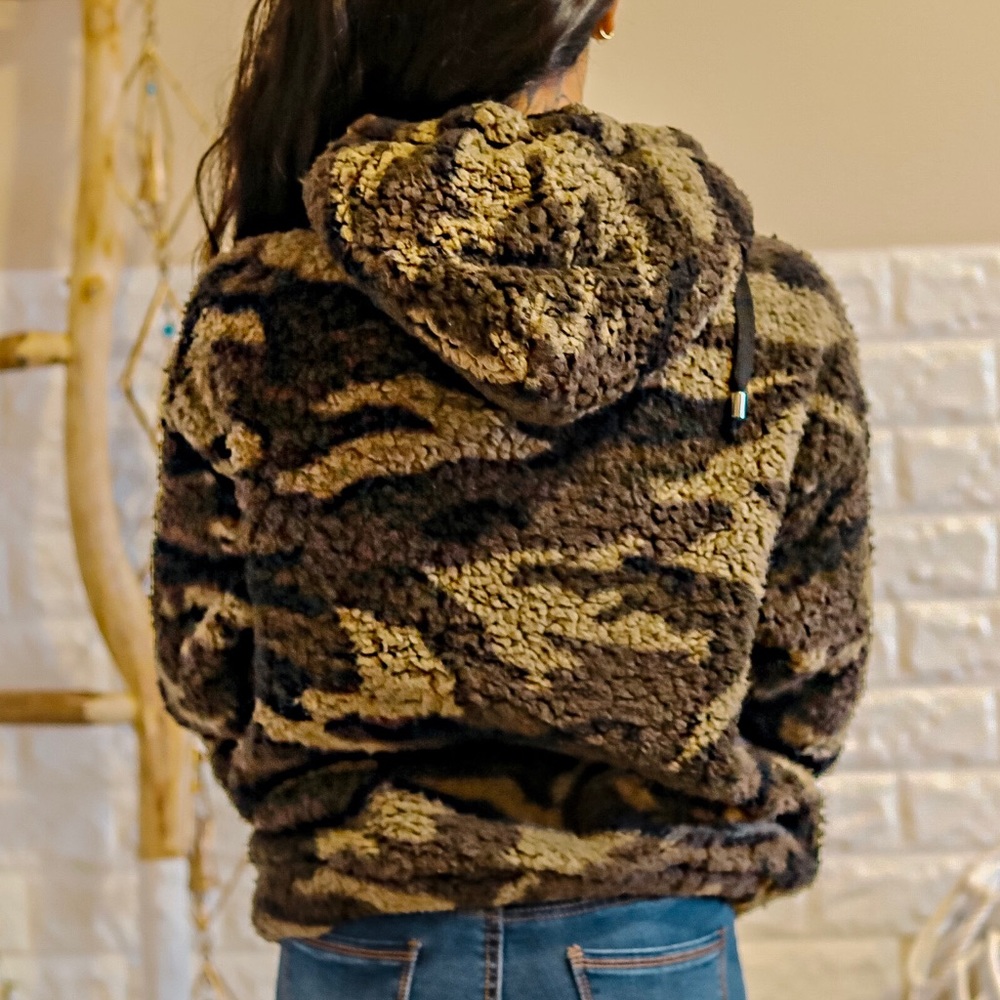 Camo Sherpa pullover sweater - Picture 3 of 3